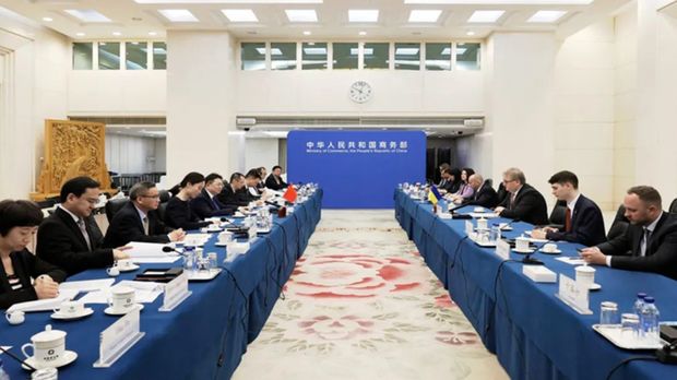 Foto tangkapan layar pertemuan ke-7 subkomite kerja sama ekonomi dan perdagangan Komite Kerja Sama Antarpemerintah Tiongkok-Ukraina di Beijing pada 20 Juli 2023. (akun resmi WeChat Kementerian Perdagangan.via GlobalTimes)