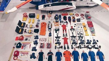 Perlengkapan yang ada di dalam helikopter. Foto: Boredpanda