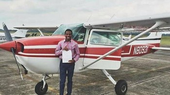 Impian masa kecilku yang telah menjadi kenyataan. Sekarang aku menjadi seorang pilot. Foto: Boredpanda