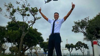 Memutuskan untuk melakukan planespotting selama duduk lama di antara penerbenang, cukup beruntung karena mendapatkan foto dengan pesawat yagn terbangkan hari itu. Foto: Boredpanda