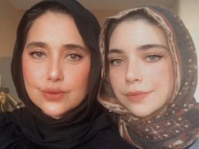 10 Gaya Hijab Ayu Azhari dan Putrinya Isabel Tramp yang Beranjak Dewasa