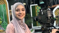 Kayaknya aku pilih yang di Newcastle. (Sekarang) Masih dalam proses, masih diskusi sama mama juga, mungkin mau ngambil beberapa bulan dulu. Tapi insyaallah sebentar lagi mau memulai perjalanan baru belajar kedokteran, kata Isabelle saat menjadi bintang tamu Foto: Dok. Instagram @ayukhadijahazhari.