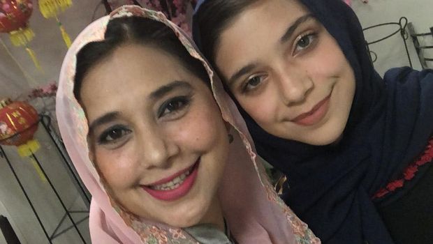 Gaya hijab Ayu Azhari dan Isabelle Tramp curi atensi publik.