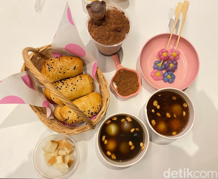 Gemas! Wedang Ronde dan Sekoteng Bentuk Bunga Warna-warni di Sentul