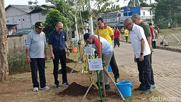 Heru Budi Tinjau Waduk Kampung Rambutan Selatan