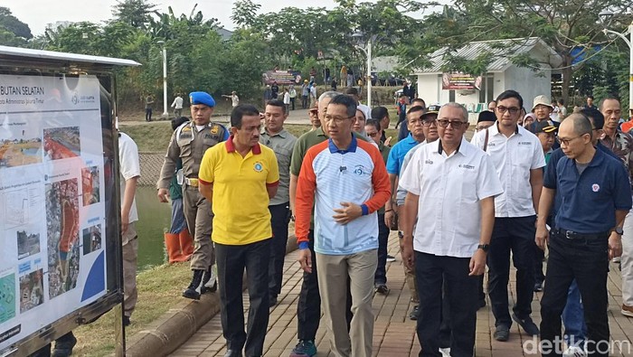 Heru Budi Tinjau Waduk Kampung Rambutan Selatan