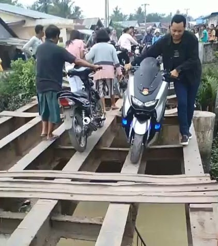 Jembatan darurat di Sergai (Foto: Istimewa)