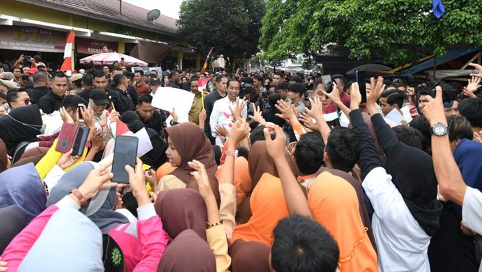 Jokowi berkunjung ke Pasar Purwodadi, Kabupaten Bengkulu Utara, Bengkulu. (Biro Pers Sekretariat Presiden)