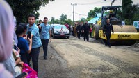 Menteri Basuki mengatakan perbaikan jalan daerah kita mulai minggu ke-3 Juli 2023 ini.  