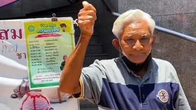 Keren! Kakek 74 Tahun Pamer Atraksi Es Krim Terbang