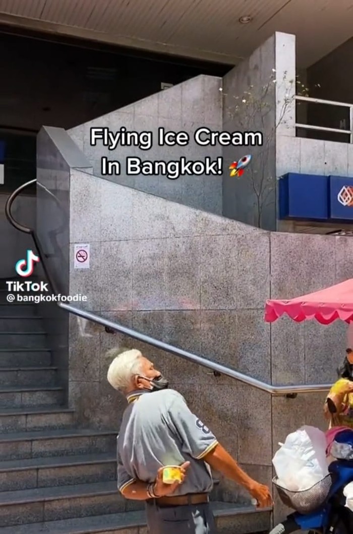Kakek penjual es krim terbang Kakek penjual es krim terbang