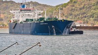 CEO PT Pertamina International Shipping (PIS) Yoki Firnandi menjelaskan kapal VLGC PG Amaryllis ini memiliki kapasitas hingga 90 ribu meter kubik.  Foto: Dok Pertamina International Shipping
