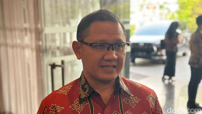 Kepala Dinas Pendidikan Provinsi Jatim Aries Agung Paewai.