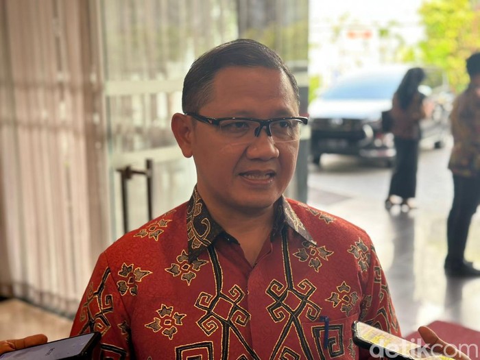 Kepala Dinas Pendidikan Provinsi Jatim Aries Agung Paewai.
