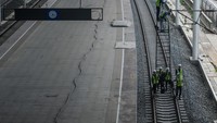 Manager Public Relations Divisi LRT Jabodebek Kuswardojo mengatakan seluruh stasiun LRT Jabodebek terkoneksi dengan moda transportasi lainnya seperti Commuterline, MRT Jakarta, TransJakarta, Mikrotrans, Kereta Cepat Jakarta Bandung, Trans Patriot, dan angkutan kota.
