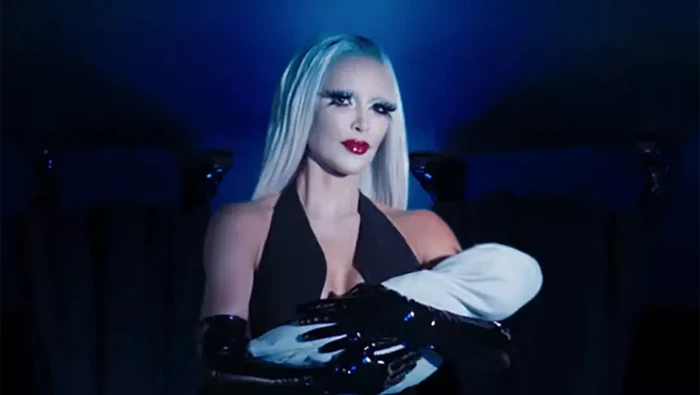 Kim Kardashin di American Horror Story season 12.