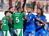 Diwarnai 2 Kartu Merah, PSS vs PSIS Sama Kuat 1-1 di Babak Pertama
