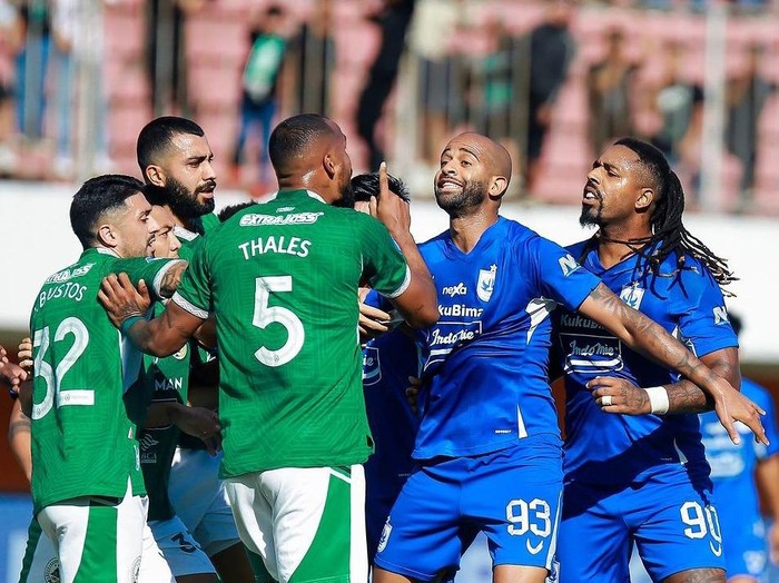 Laga PSS Sleman vs PSIS dalam pekan keempat Liga 1 2023/2024 di stadion Maguwoharjo Sleman, Jumat (21/7/2023) sore.