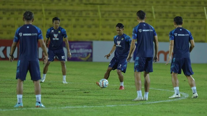 Latihan skuad Persib Bandung jelang laga melawan PSM Makassar, Jumat (21/7/2023).
