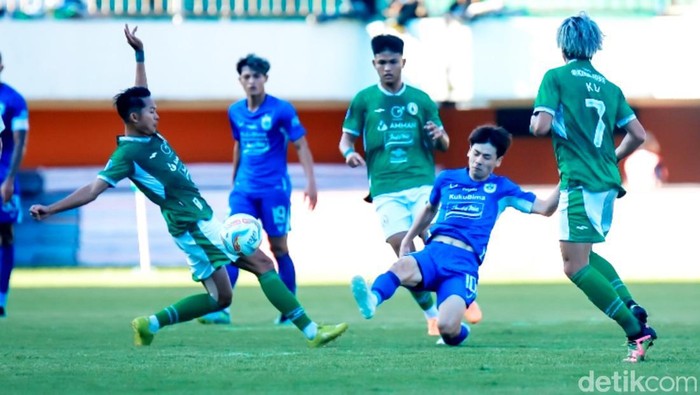 Laga antara PSS Sleman melawan PSIS Semarang di pekan keempat Liga 1 2023/2024 berakhir sama kuat 2-2.