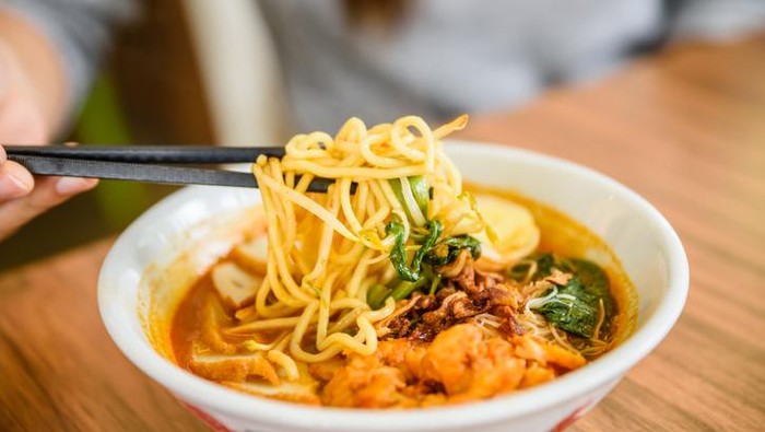 Cerita Perempuan yang Nyawanya Diselamatkan Seporsi Mie Kari