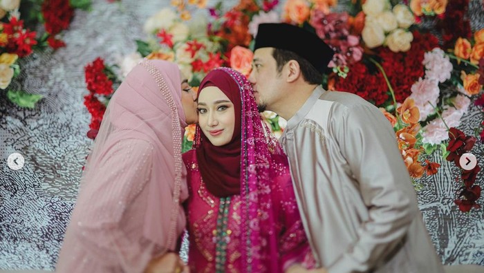 Momen Haru Anak Cindy Fatikasari dan Tengku Firmansyah Siraman - Pengajian