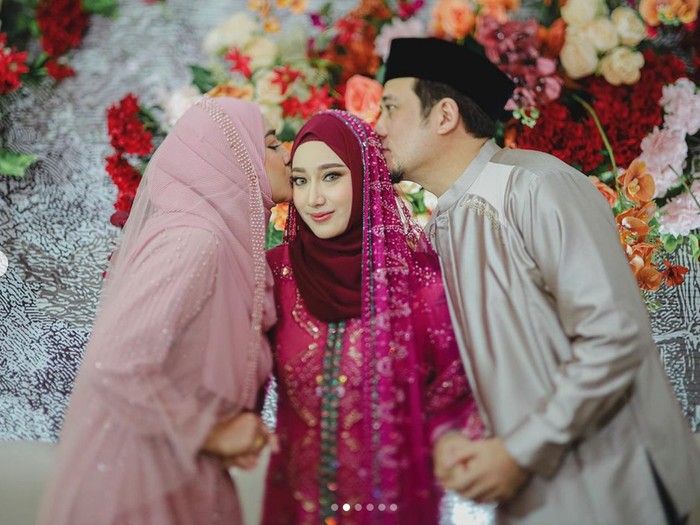 Momen Haru Anak Cindy Fatikasari dan Tengku Firmansyah Siraman - Pengajian