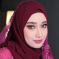 “Mirip bgt dgn mama nya 😍cantik syekali 😘” “MasyaaAllah cantiknyaa😍” “Cantik banget mba ✨” komentar sejumlah netizen yang terpana dengan kecantikannya. Foto: Instagram