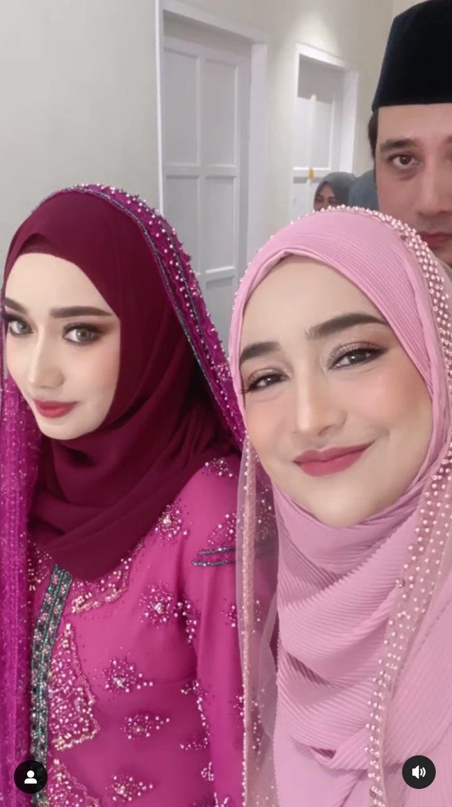 Cindy Fatikasari dan Tengku Firmansyah melangsungkan pengajian jelang pernikahan putri sulungnya, Tengku Syaira Anataya pada Rabu (19/7/2023). Foto: Instagram