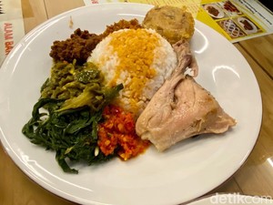 Dokter Gizi Ungkap Cara Makan Nasi Padang Anti Kalap saat Diet
