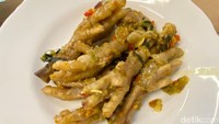 Selain menu di atas ada juga lauk ceker tumis, gulai ayam, rendang, kikil, ikan kembung, ati sapi, hingga cincang. Foto: detikFood