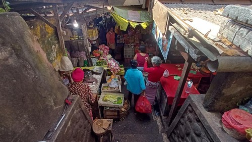 Suasana di tengah Pasar Induk Gadarata Singasana atau Pasar Induk Tabanan.