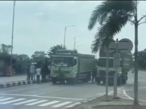 Kelompok Pelajar Hadang Truk di Sumsel, 1 Nyaris Tewas Tertabrak