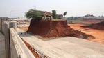 Sepetak Rumah Tersisa di Tengah Proyek Tol Cijago