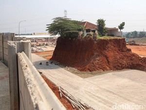 4 Hal Diketahui soal Viralnya Rumah di Tengah Proyek Tol Cijago