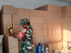 Petugas Gerebek Gudang di Indramayu, Ribuan Botol Miras Disita