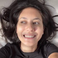 Beberapa foto pemain Sri Asih yang tanpa riasan ini diunggahnya di Instagram. Foto bangun tidur, hingga saat berolahraga menampilkan wajah natural Pevita Pearce yang memesona. Foto: Dok. Instagram Pevita Pearce
