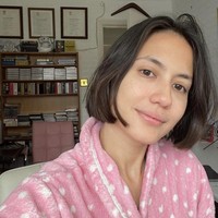 Pada salah satu unggahannya, aktris berusia 30 tahun ini mengungkapkan tips untuk mendapatkan kulit wajah yang sehat. Di antaranya adalah rutin minum air putih yang cukup, olahraga, makan sehat, tidur cukup, dan stress management. Foto: Dok. Instagram Pevita Pearce