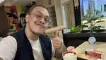 Potret Marlo Ernesto, Putra Andi F. Noya Saat Makan Bento hingga Ngopi