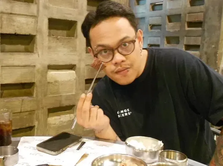 Potret Marlo Ernesto, Putra Andi F. Noya Saat Makan Bento hingga Ngopi