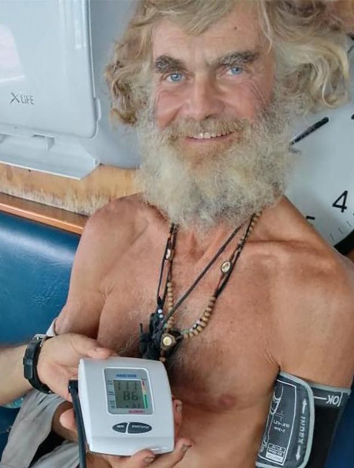 Potret Pria Australia dan Anjingnya Selamat Usai Hanyut 3 Bulan di Laut In this July 12, 2023 photo provided by Grupomar/Atun Tuny, Australian Tim Shaddock has is blood pressure taken after being rescued by a Mexican tuna boat in international waters, after being adrift with his dog for three months. Haddock and his dog Bella were aboard his incapacitated catamaran Aloha Toa some 1,200 miles from land when they were rescued. (Grupomar/Atun Tuny via AP)