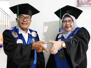 Kompak! Pasangan Suami Istri Ini Kompak Dikukuhkan Jadi Guru Besar UMP