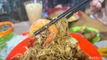Aroy! Cicip Masakan Thailand Otentik di Warung Tenda yang Viral