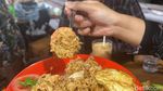 Aroy! Cicip Masakan Thailand Otentik di Warung Tenda yang Viral
