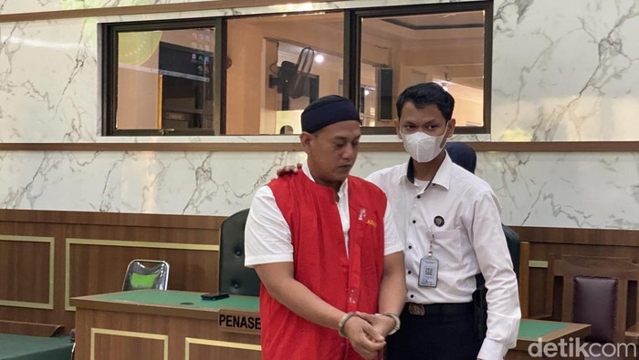 Rizky Noviyandi Achmad, pembunuh anak di Depok divonis mati. Sidang digelari di PN Depok, Kamis (20/7/2023).