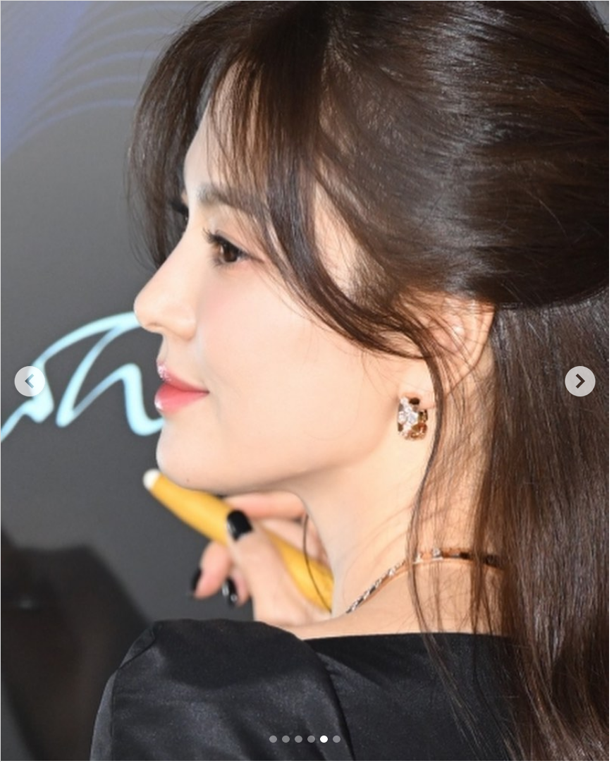 Song Hye Kyo di Blue Dragon Series Awards 2023