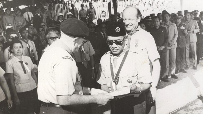 Sri Sultan Hamengku Buwono (HB) IX, Raja Keraton Jogja yang juga Bapak Pramuka Indonesia. Sri Sultan Hamengku Buwono (HB) IX, Raja Keraton Jogja yang juga Bapak Pramuka Indonesia.