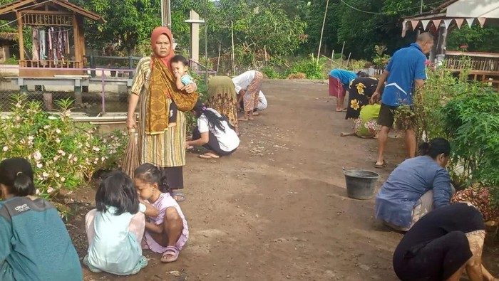 Suasana Desa Cikopo di Sumedang.