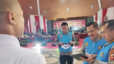 Potret Tahap Pemeriksaan Penampilan Catar Akpol yang Dipimpin Wakapolri