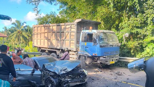 Laka lantas yang melibatkan empat kendaraan di Jalur Amlapura-Singaraja tepatnya di jalan raya Bias, Desa Ababi, Kecamatan Abang, Kabupaten Karangasem Kamis (20/7/2023).